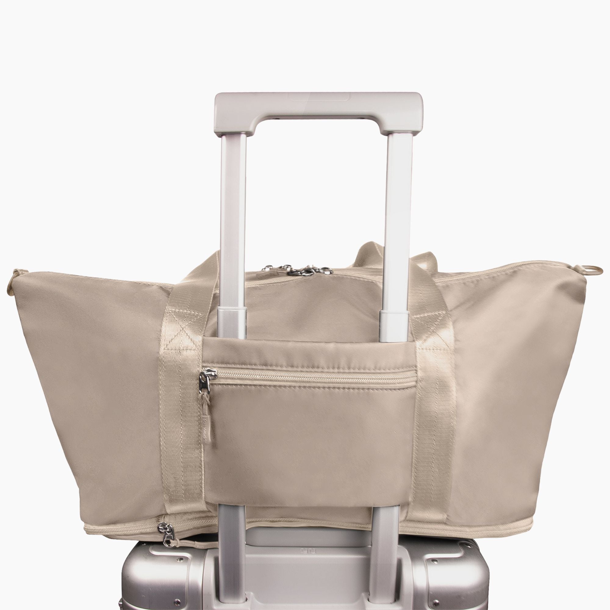 Faltwerk Tasche Beige auf Trolley – ideal als Handgepäck auf Reisen