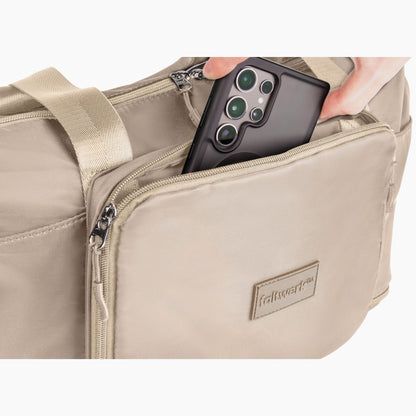 Vordertasche der Faltwerk Tasche Beige – schneller Zugriff auf Handy, Schlüssel oder Papiere